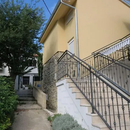 Renoviertes In Mit Terrasse By Interhome *