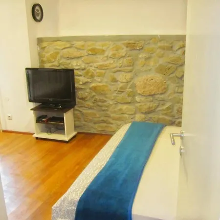 Renoviertes In Mit Terrasse By Interhome *