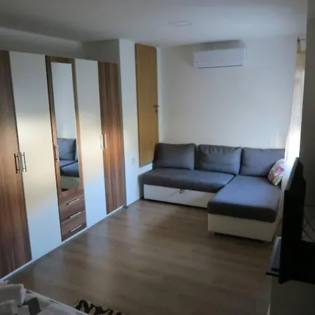 Renoviertes In Mit Terrasse By Interhome Baška