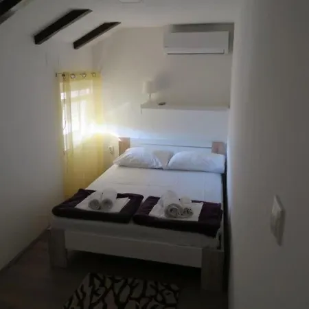 Semesterbostad Renoviertes In Mit Terrasse By Interhome Baška