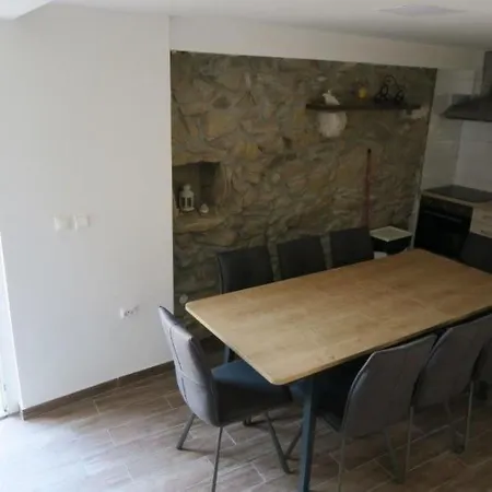 Renoviertes In Mit Terrasse By Interhome Semesterbostad *