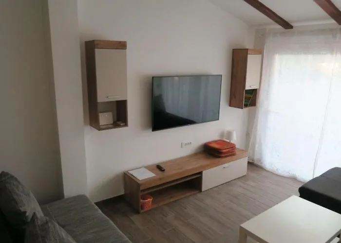 Renoviertes In Mit Terrasse By Interhome Ferienhaus *