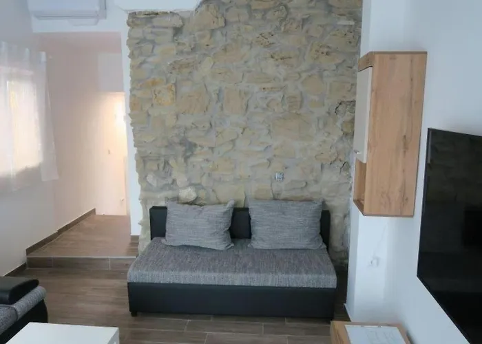 Renoviertes In Mit Terrasse By Interhome Baška
