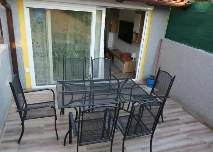 Renoviertes In Mit Terrasse By Interhome *