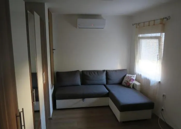 Renoviertes In Mit Terrasse By Interhome * Baška