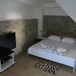 Nyaraló Renoviertes In Mit Terrasse By Interhome