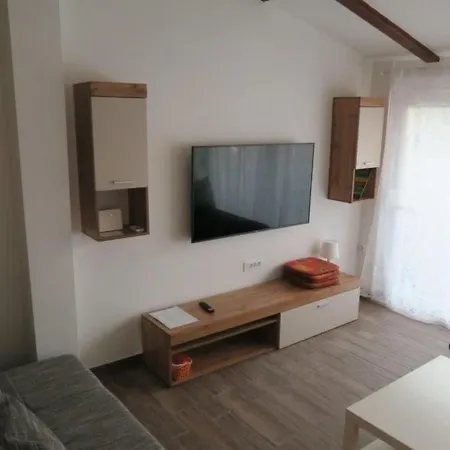 Renoviertes In Mit Terrasse By Interhome Tatil Evi *