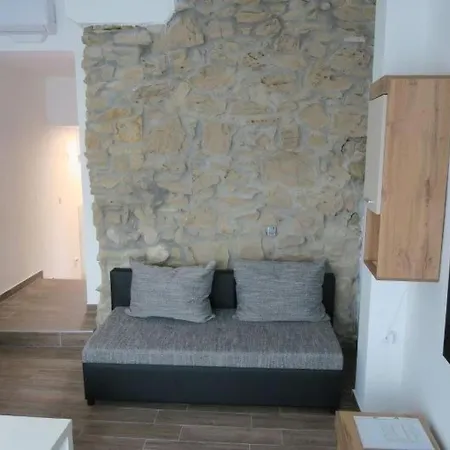 Renoviertes In Mit Terrasse By Interhome Baška
