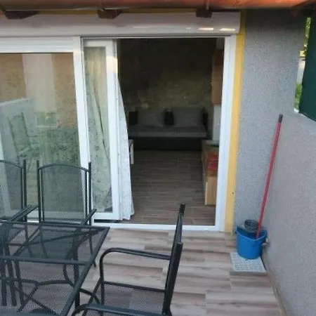 Hébergement de vacances Renoviertes In Mit Terrasse By Interhome Baška