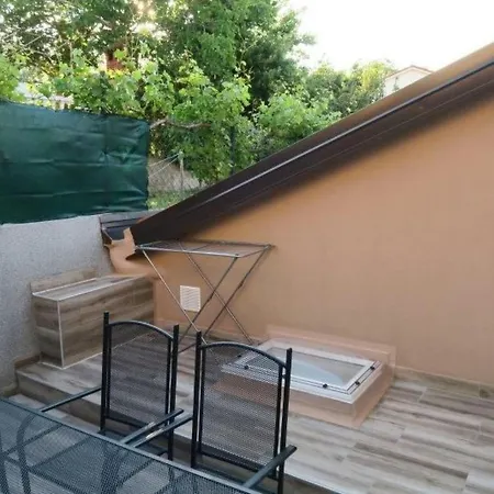 Renoviertes In Mit Terrasse By Interhome Hébergement de vacances *