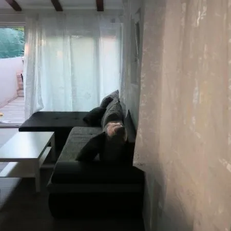 Renoviertes In Mit Terrasse By Interhome 펜션 바슈카