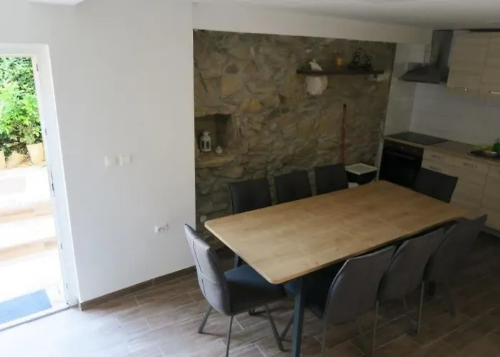 Renoviertes In Mit Terrasse By Interhome Holiday home *