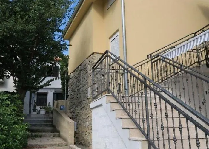 Renoviertes In Mit Terrasse By Interhome *