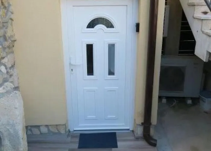 Renoviertes In Mit Terrasse By Interhome Baška