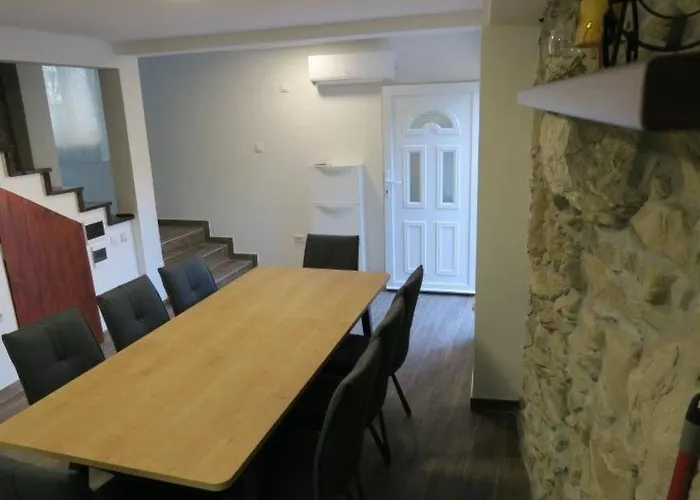 Renoviertes In Mit Terrasse By Interhome Сasa de vacaciones *