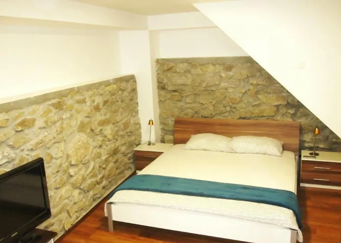 Renoviertes In Mit Terrasse By Interhome Сasa de vacaciones Baška