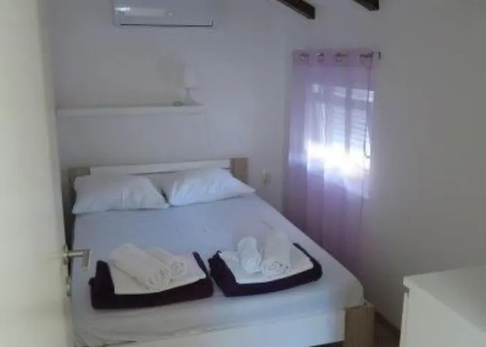 Сasa de vacaciones Renoviertes In Mit Terrasse By Interhome Baška